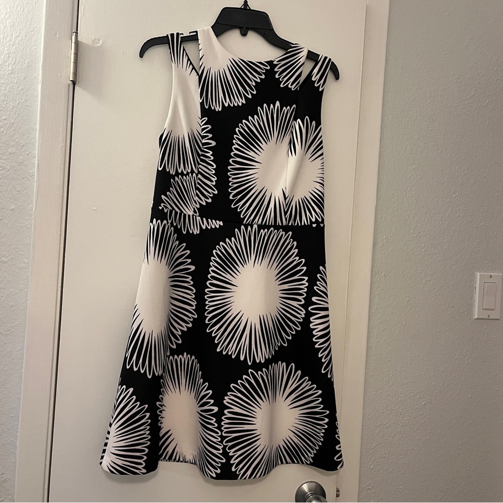 Kenzie black and white floral dress